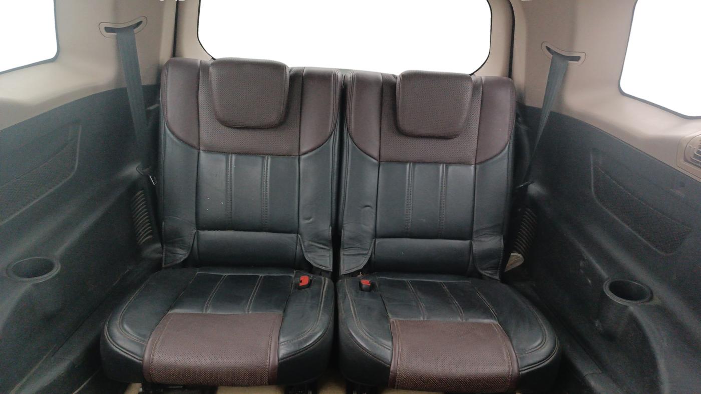 2014 Mahindra XUV500 W8, Diesel, Manual, 1,24,651 km, Third Seat Row ( optional )