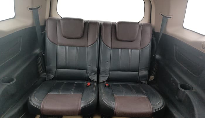 2014 Mahindra XUV500 W8, Diesel, Manual, 1,24,651 km, Third Seat Row ( optional )