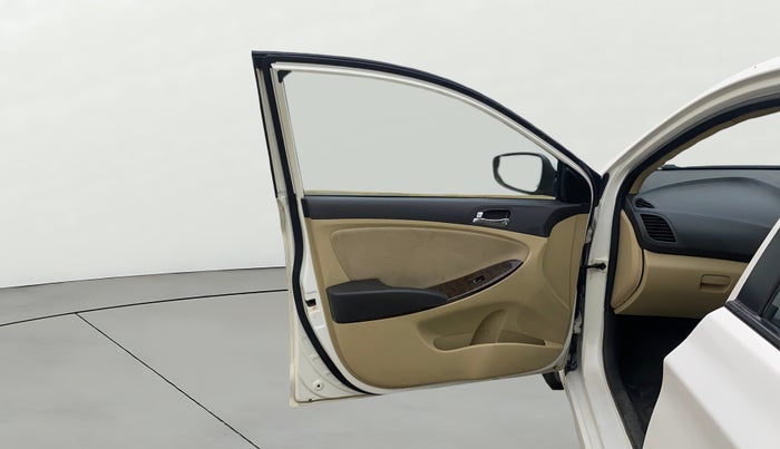 2014 Hyundai Verna FLUIDIC 1.6 VTVT EX, Petrol, Manual, 1,14,418 km, LHS Front Door