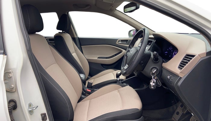 2015 Hyundai Elite i20 SPORTZ 1.2, CNG, Manual, 80,669 km, Right Side Front Door Cabin