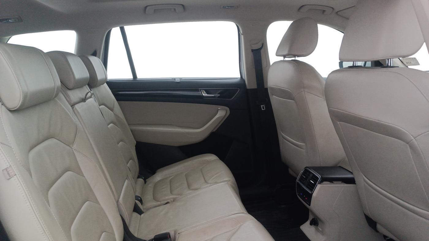 2017 Skoda Kodiaq STYLE 2.0 TDI 4X4 AT, Diesel, Automatic, 1,00,397 km, Right Side Rear Door Cabin