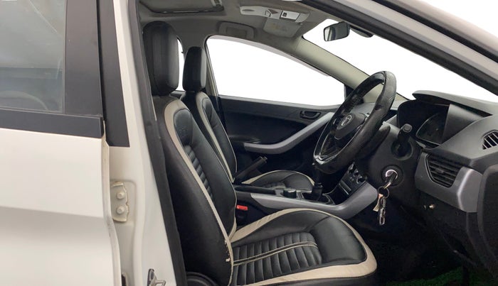 2022 Tata NEXON XM SUNROOF PETROL, Petrol, Manual, 88,435 km, Right Side Front Door Cabin