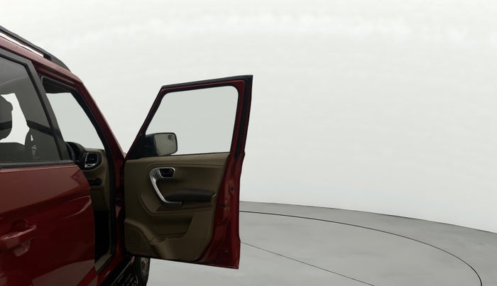 2016 Mahindra TUV300 T8 AMT, Diesel, Automatic, 86,242 km, RHS Front Door