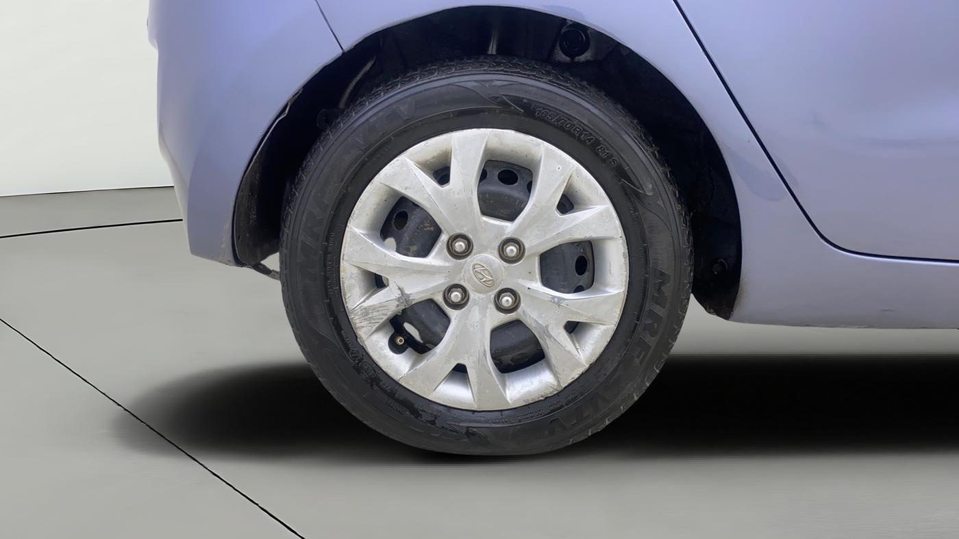 2013 Hyundai Grand i10 MAGNA 1.2 KAPPA VTVT, CNG, Manual, 1,27,556 km, Right Rear Wheel
