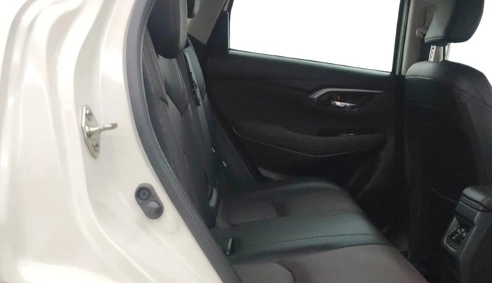 2023 Maruti Grand Vitara ALPHA SMART HYBRID AT, Petrol, Automatic, 32,182 km, Right Side Rear Door Cabin