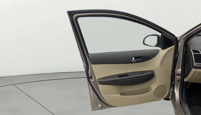 2013 Hyundai i20 SPORTZ 1.4 CRDI, Diesel, Manual, 1,48,956 km, LHS Front Door