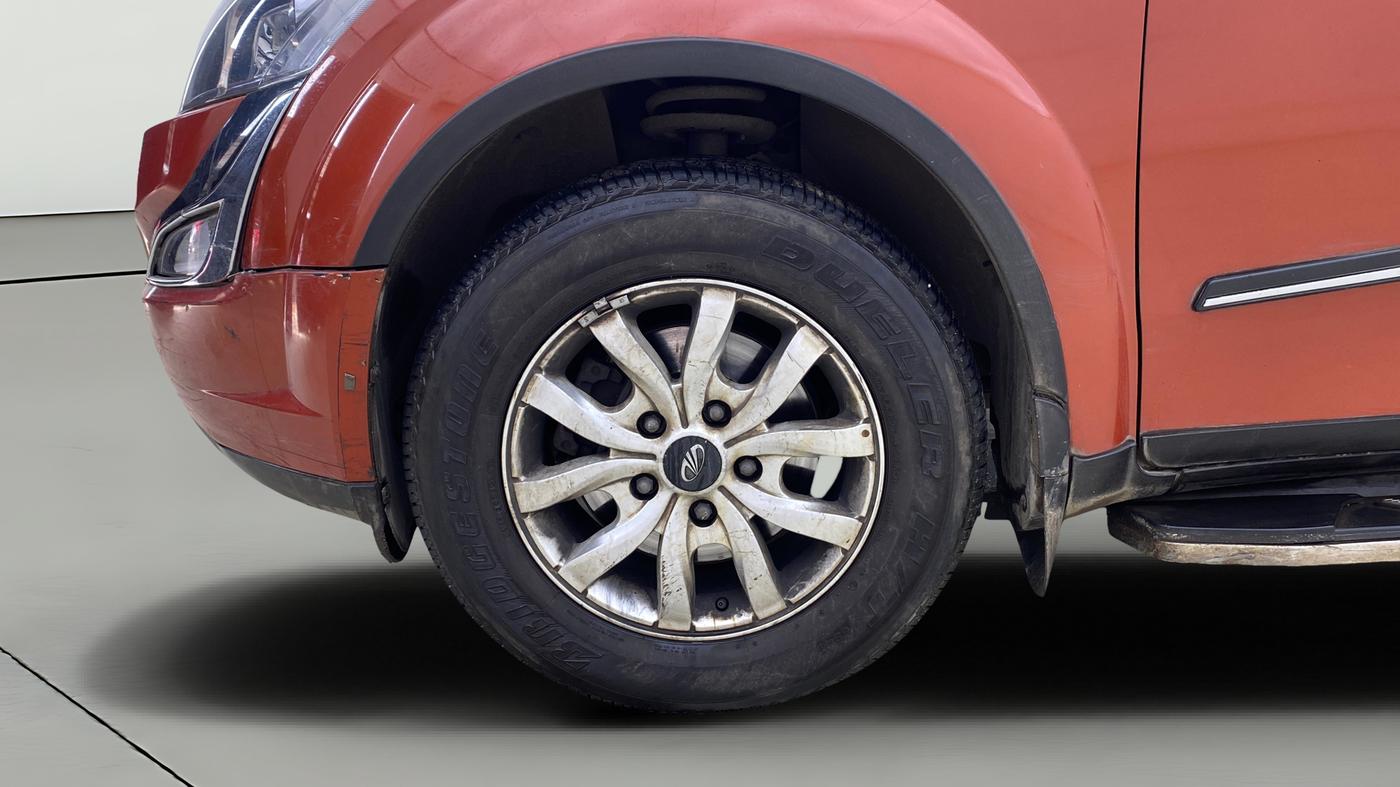 2017 Mahindra XUV500 W10 AT, Diesel, Automatic, 97,664 km, Left Front Wheel