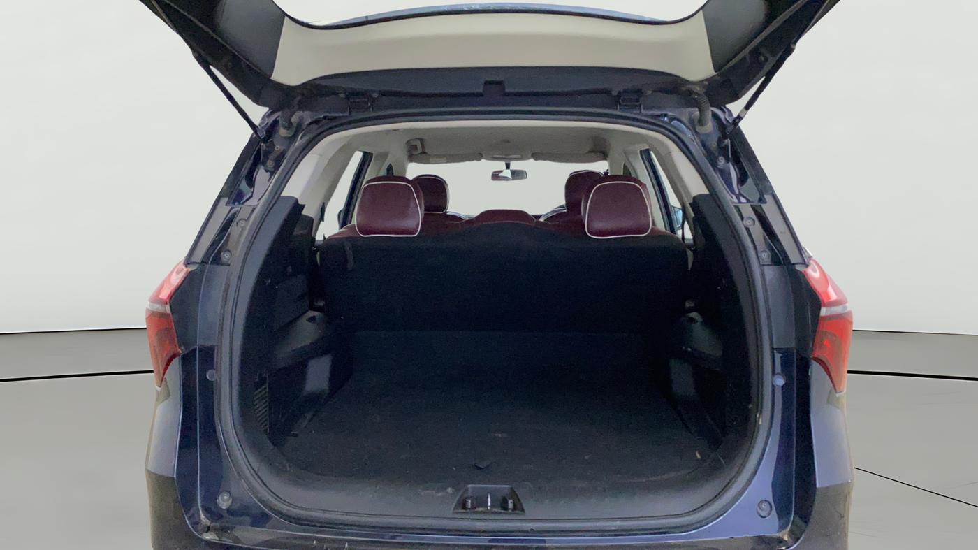 2023 Mahindra XUV700 MX P MT 5 STR, Petrol, Manual, 39,151 km, Boot Open Zoomed View