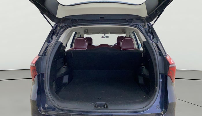 2023 Mahindra XUV700 MX P MT 5 STR, Petrol, Manual, 37,993 km, Boot Open Zoomed View