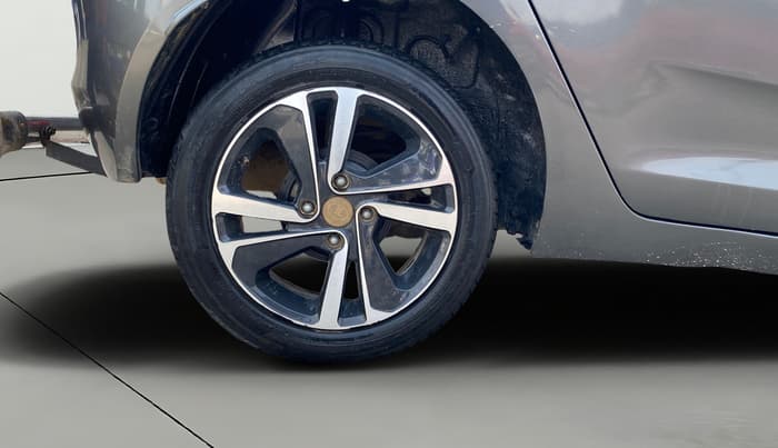2022 Tata ALTROZ XZ PETROL, Petrol, Manual, 24,698 km, Right Rear Wheel