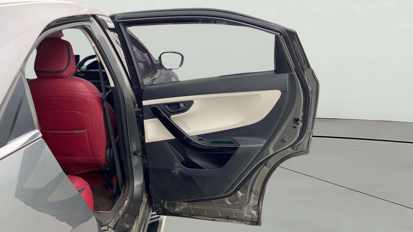 2025 Tata Curvv Creative 1.2 Petrol 7DCA, CNG, Automatic, 19,620 km, RHS Rear Door