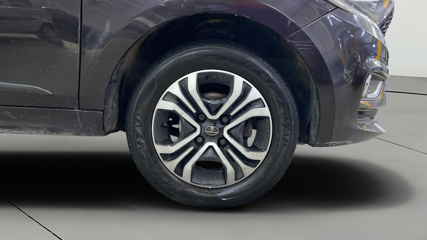 2022 Tata Tiago XZ PLUS CNG, CNG, Manual, 1,14,967 km, Right Front Wheel