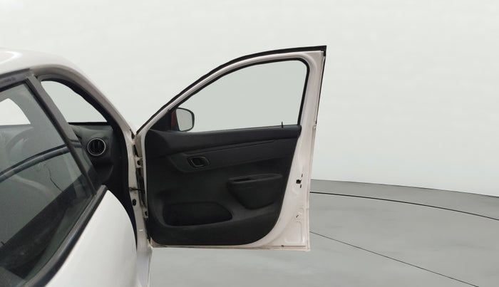 2017 Renault Kwid RXT 02 Anniversary Edition, Petrol, Manual, 90,044 km, RHS Front Door