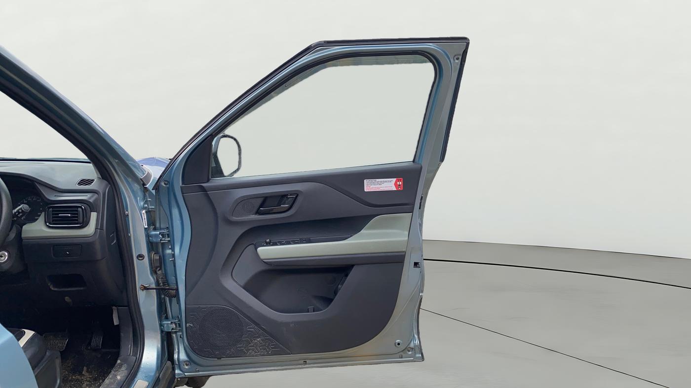 2023 Tata PUNCH ADVENTURE AMT, CNG, Automatic, 26,328 km, RHS Front Door