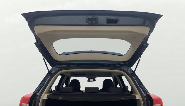 2021 Mahindra XUV300 W8 1.2 PETROL, Petrol, Manual, 20,674 km, Boot Door Open