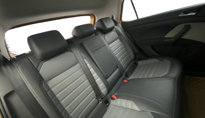 2023 Skoda KUSHAQ AMBITION 1.0L TSI AT, Petrol, Automatic, 30,383 km, Right Side Rear Door Cabin