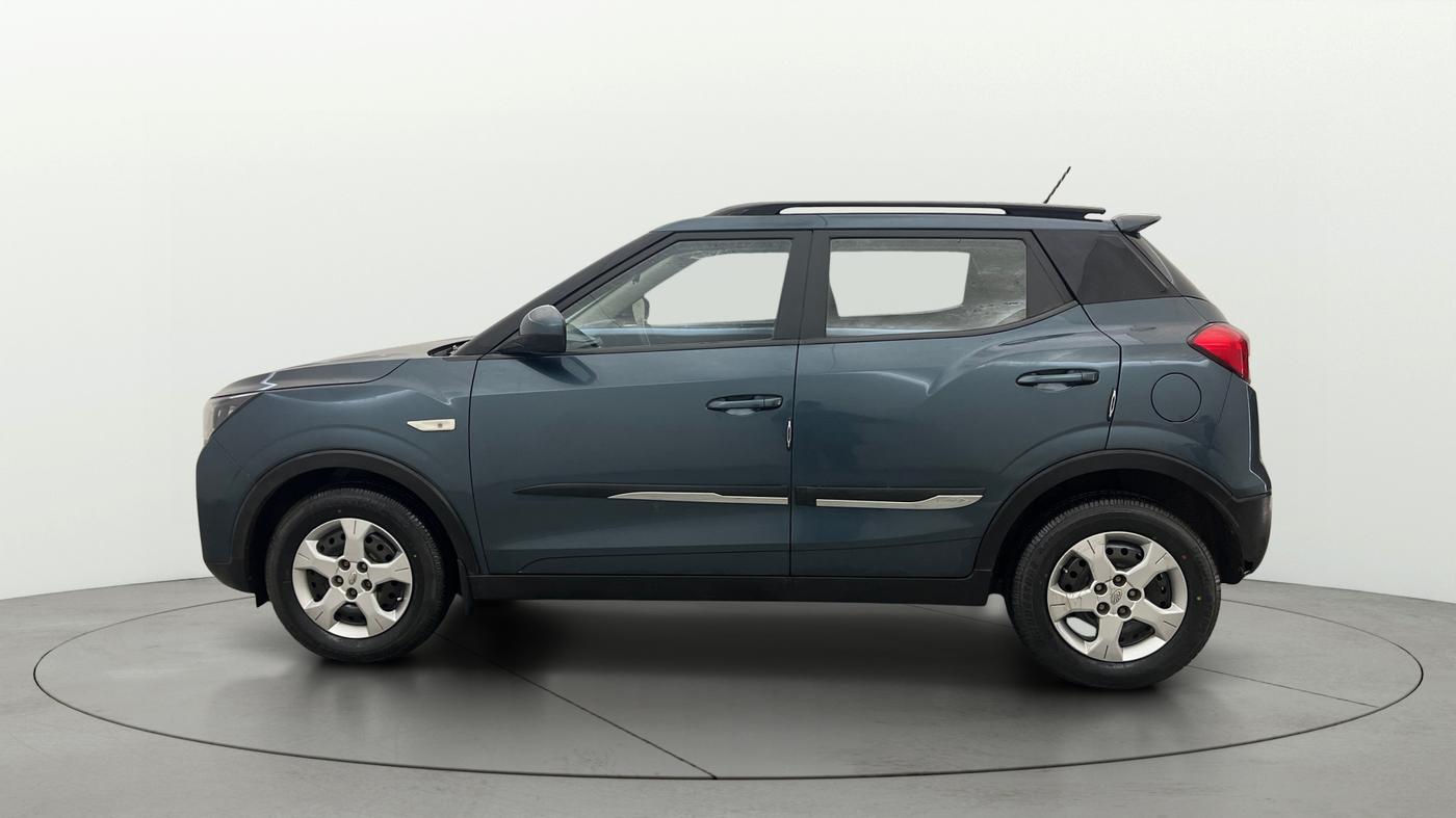 2021 Mahindra XUV300 W6 1.2 PETROL, Petrol, Manual, 54,459 km, Left Side