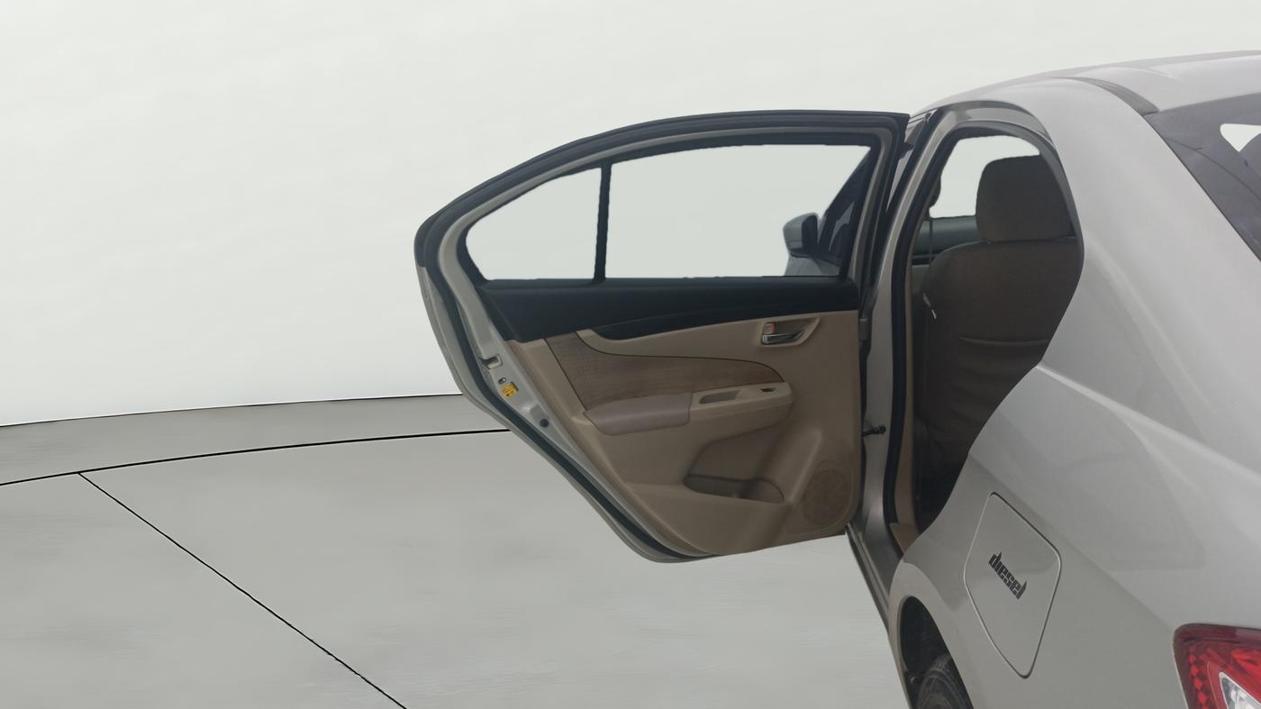 2015 Maruti Ciaz VDI +, Diesel, Manual, 1,19,921 km, LHS Rear Door