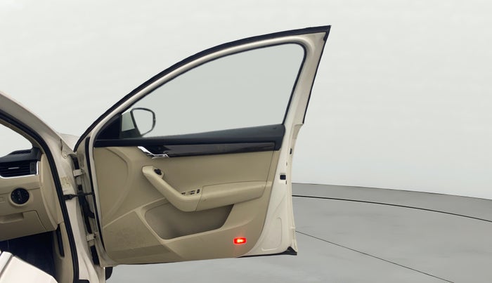 2016 Skoda Octavia STYLE PLUS AT 1.8 TSI, Petrol, Automatic, 63,863 km, RHS Front Door