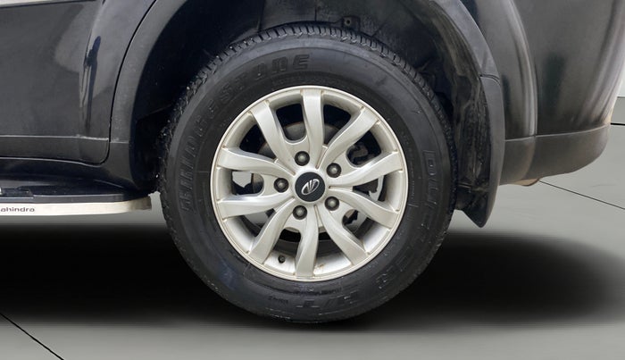 2017 Mahindra XUV500 W10 AT, Diesel, Automatic, 1,11,323 km, Left Rear Wheel