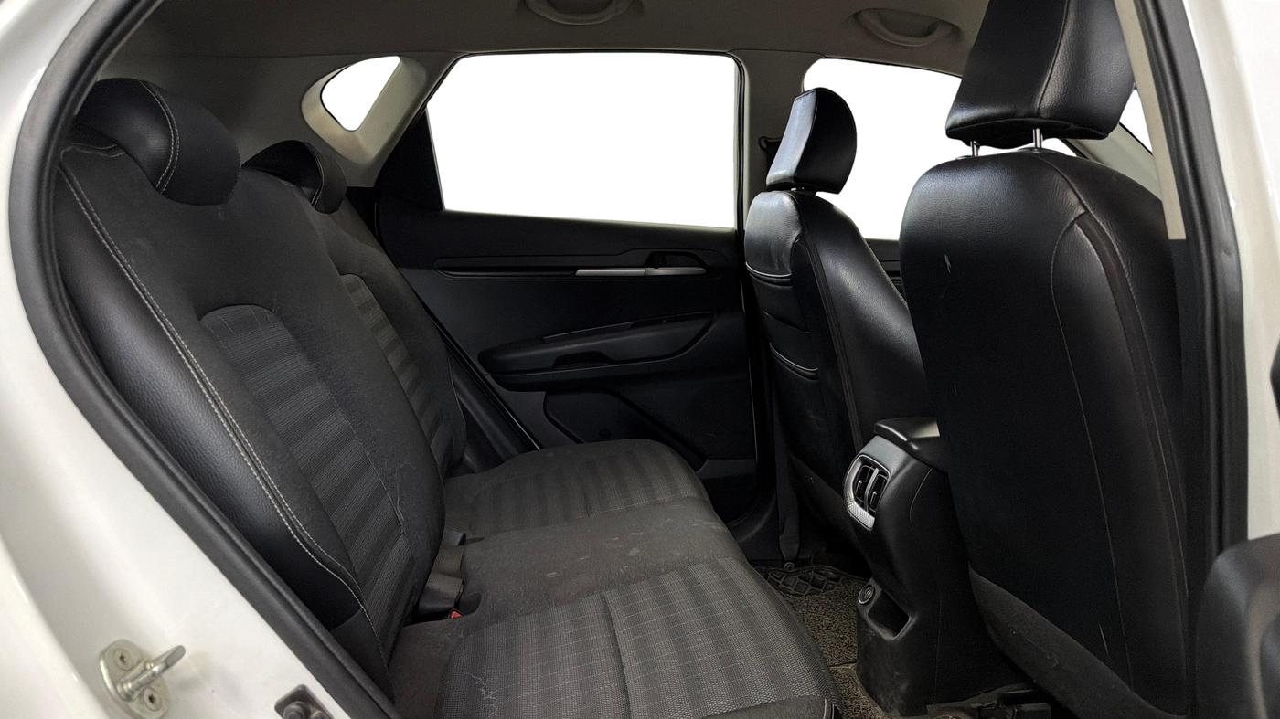 2022 KIA SONET HTK PLUS 1.2, Petrol, Manual, 72,720 km, Right Side Rear Door Cabin