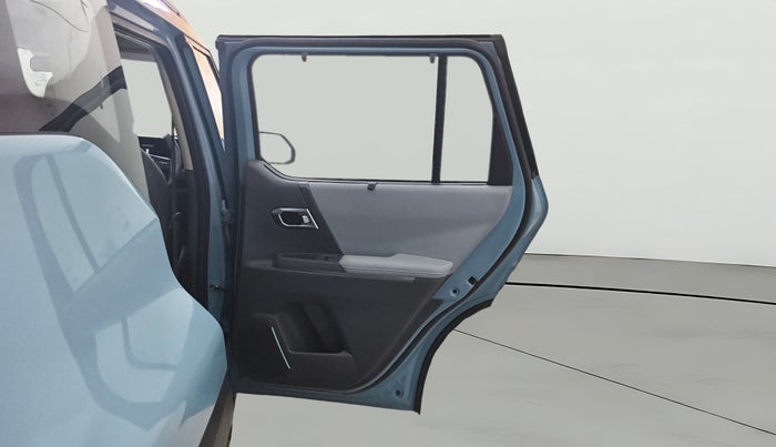 2025 KIA SYROS  HTX 1.0 Turbo 6MT, Petrol, Manual, 8,660 km, RHS Rear Door