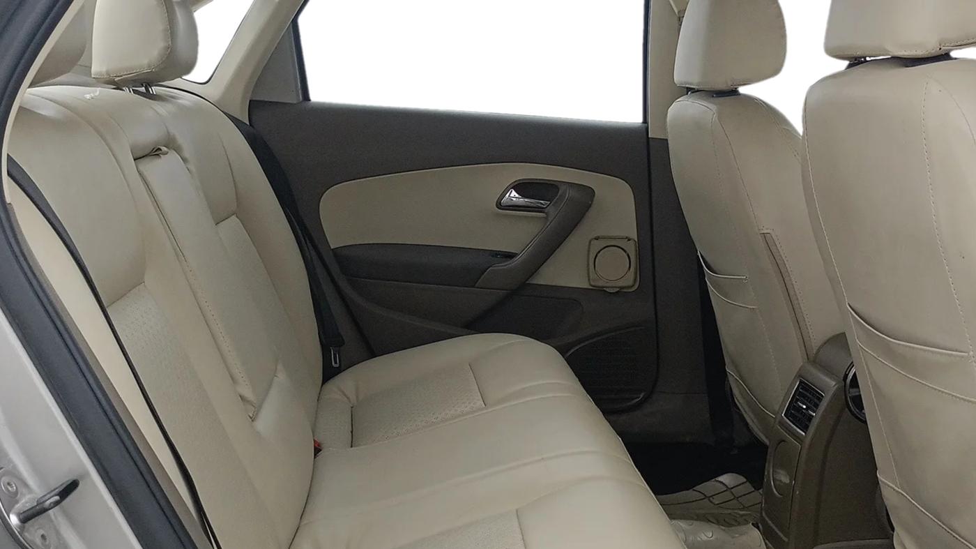 2015 Skoda Rapid ELEGANCE 1.6 MPI MT, Petrol, Manual, 98,452 km, Right Side Rear Door Cabin