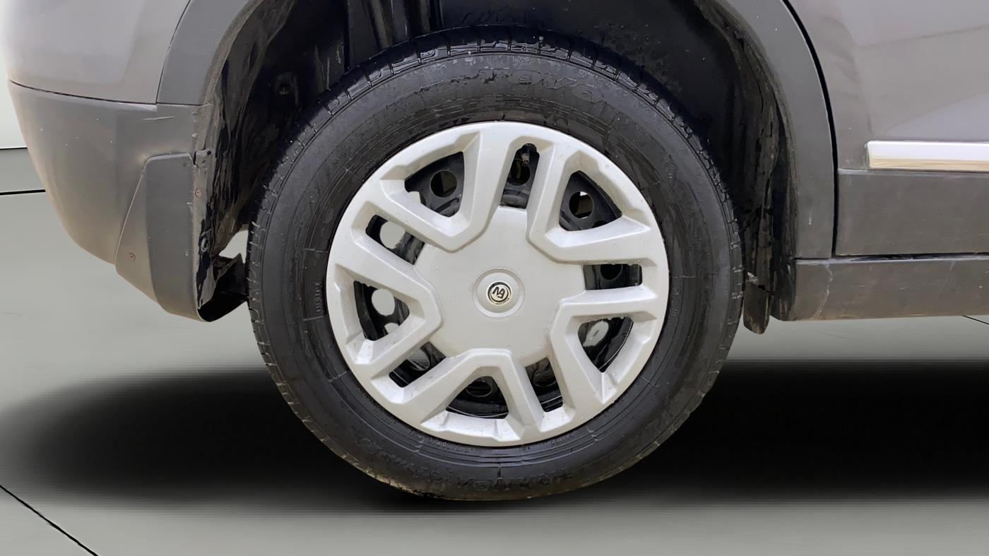2021 Maruti Vitara Brezza LXI, CNG, Manual, 1,03,922 km, Right Rear Wheel