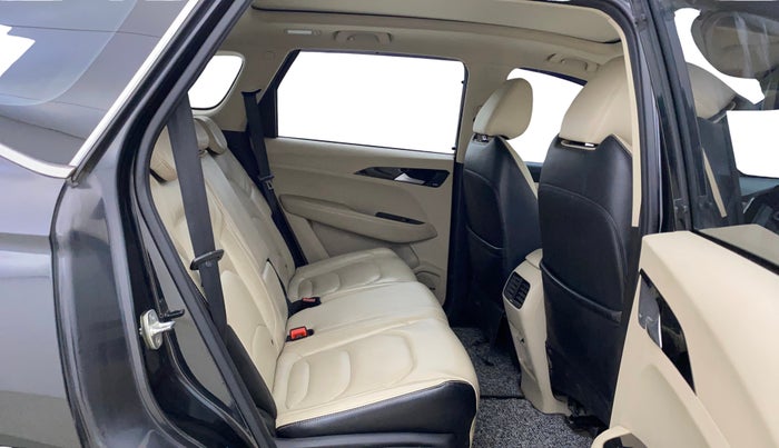 2022 MG HECTOR SHARP 2.0 DIESEL, Diesel, Manual, 87,955 km, Right Side Rear Door Cabin