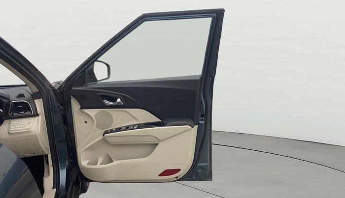 2023 Mahindra XUV300 W8 (O) 1.5 DIESEL, Diesel, Manual, 68,434 km, RHS Front Door