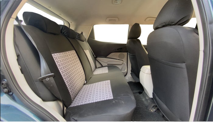 2020 Mahindra XUV300 W6 1.2 PETROL, Petrol, Manual, 57,600 km, Right Side Rear Door Cabin