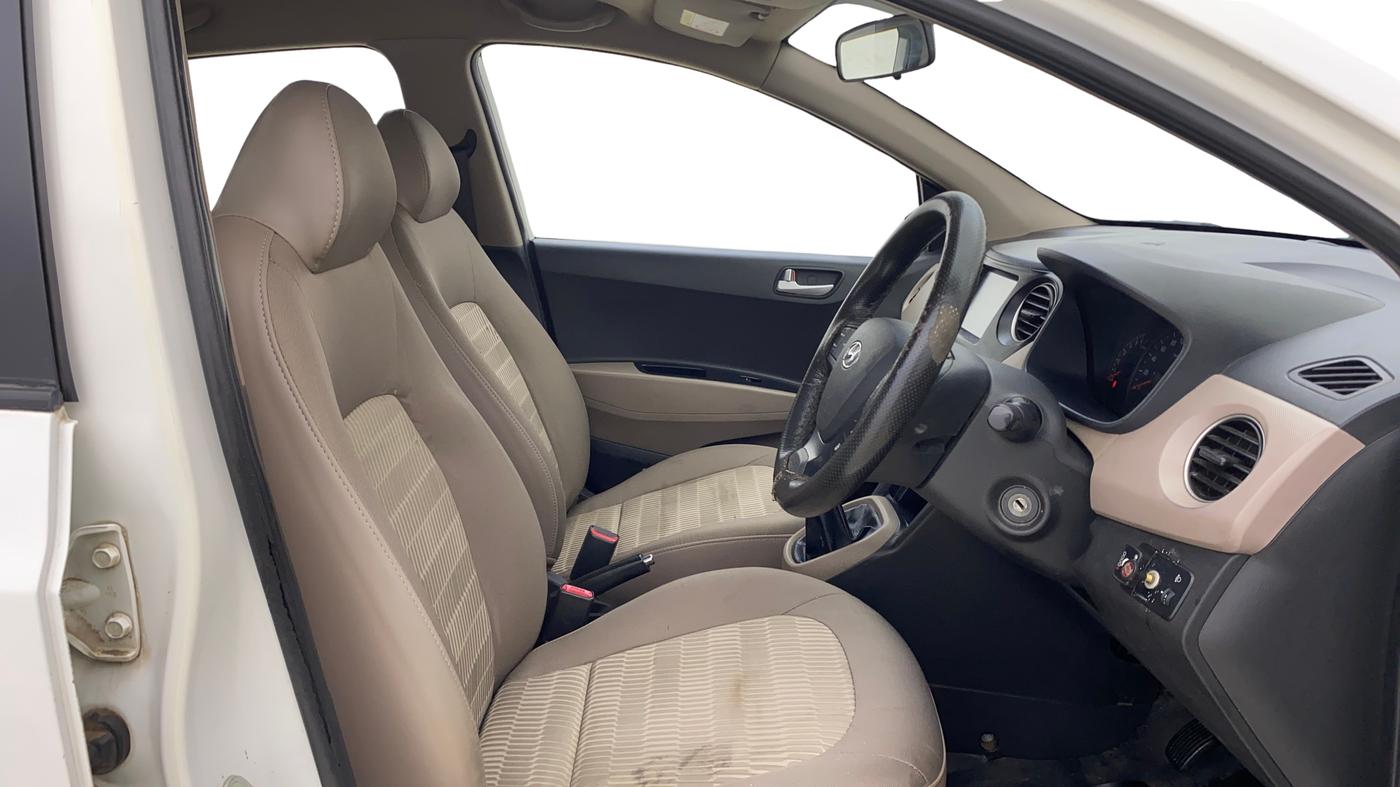 2019 Hyundai Xcent SX 1.2, CNG, Manual, 1,30,952 km, Right Side Front Door Cabin