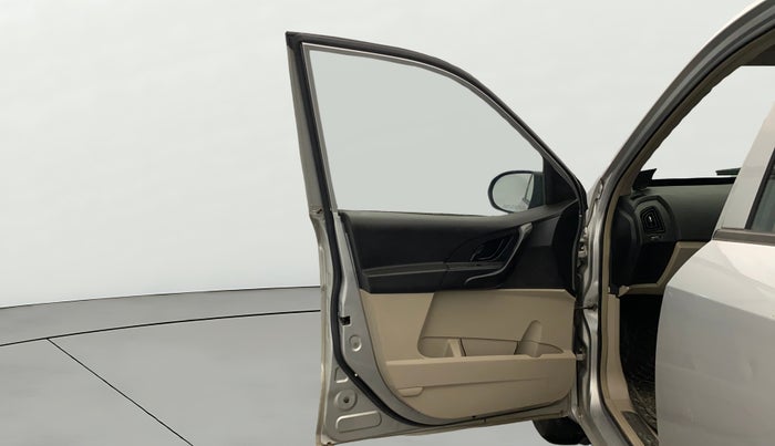 2016 Mahindra XUV500 W4 1.99, Diesel, Manual, 61,726 km, LHS Front Door