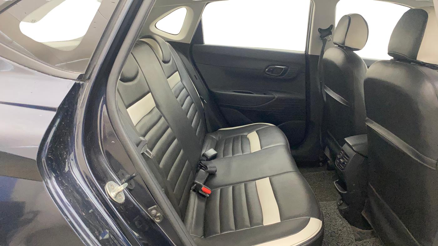 2021 Hyundai NEW I20 MAGNA 1.2 MT, Petrol, Manual, 74,520 km, Right Side Rear Door Cabin