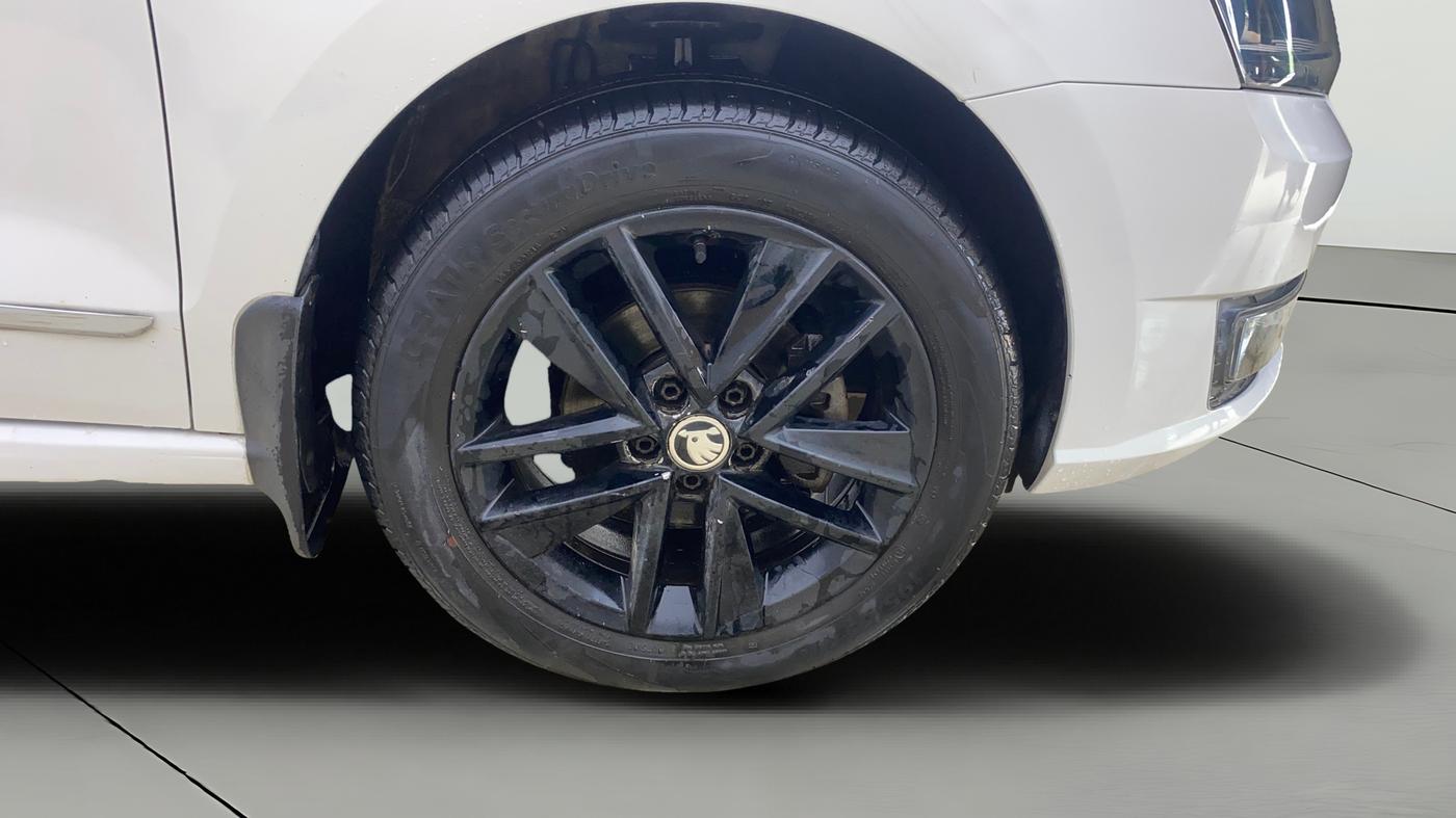 2018 Skoda Rapid STYLE 1.6 MPI AT, Petrol, Automatic, 91,861 km, Right Front Wheel