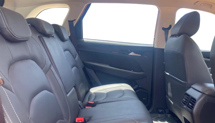 2019 MG HECTOR SHARP 1.5 DCT PETROL, Petrol, Automatic, 31,759 km, Right Side Rear Door Cabin