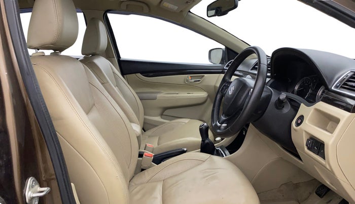 2016 Maruti Ciaz ZXI+, CNG, Manual, 59,334 km, Right Side Front Door Cabin