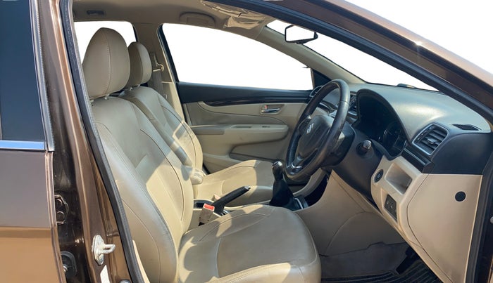 2015 Maruti Ciaz ZDI+ SHVS, Diesel, Manual, 64,541 km, Right Side Front Door Cabin