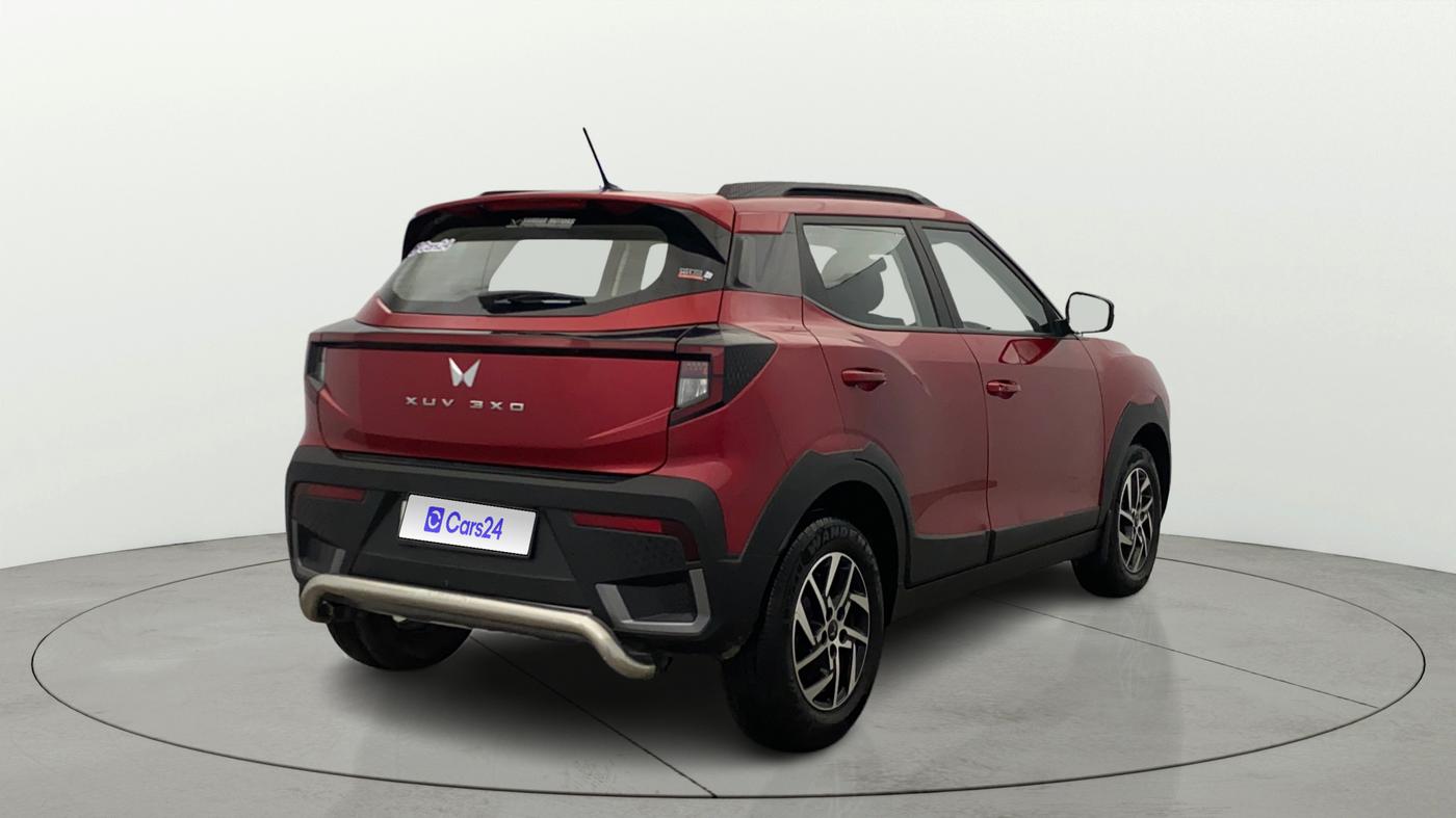 2024 Mahindra XUV 3XO AX5 1.2 L TCMPFi, Petrol, Manual, 28,471 km, Right Back Diagonal