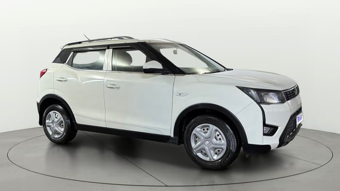 2021 Mahindra XUV300 W4 1.2 PETROL, Petrol, Manual, 87,158 km, Right Front Diagonal