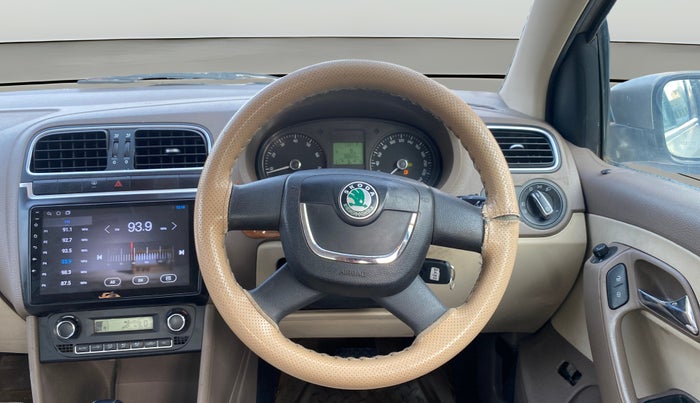 2012 Skoda Rapid ELEGANCE 1.6 MPI AT, Petrol, Automatic, 38,001 km, Steering Wheel Close Up