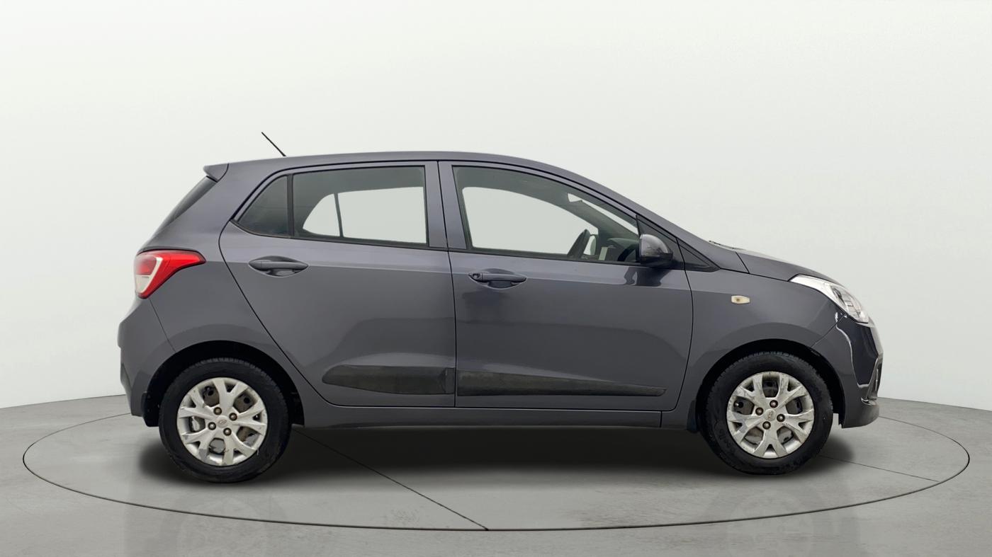 2016 Hyundai Grand i10 MAGNA AT 1.2 KAPPA VTVT, Petrol, Automatic, 1,44,747 km, Right Side View