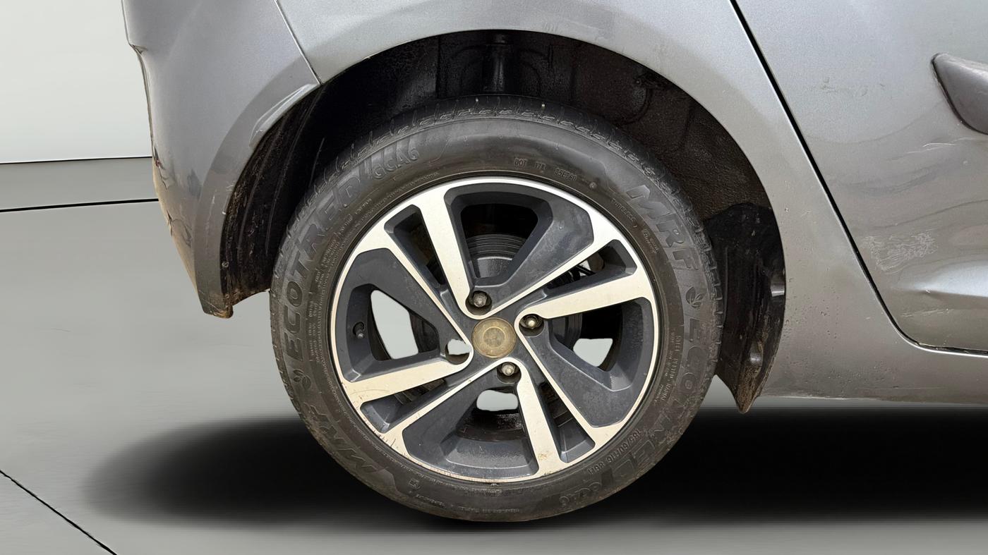 2023 Tata ALTROZ XZ CNG, CNG, Manual, 39,709 km, Right Rear Wheel