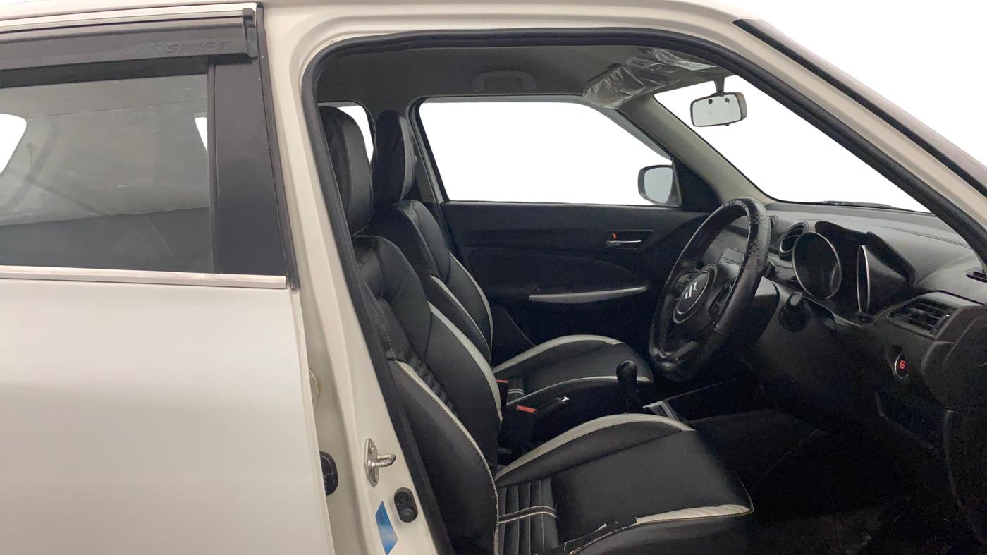 2020 Maruti Swift ZXI, Petrol, Manual, 77,005 km, Right Side Front Door Cabin