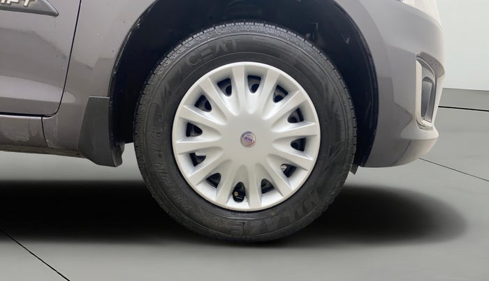 2016 Maruti Swift VXI, Petrol, Manual, 94,102 km, Right Front Wheel