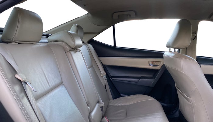 2015 Toyota Corolla Altis VL CVT PETROL, Petrol, Automatic, 1,38,199 km, Right Side Rear Door Cabin