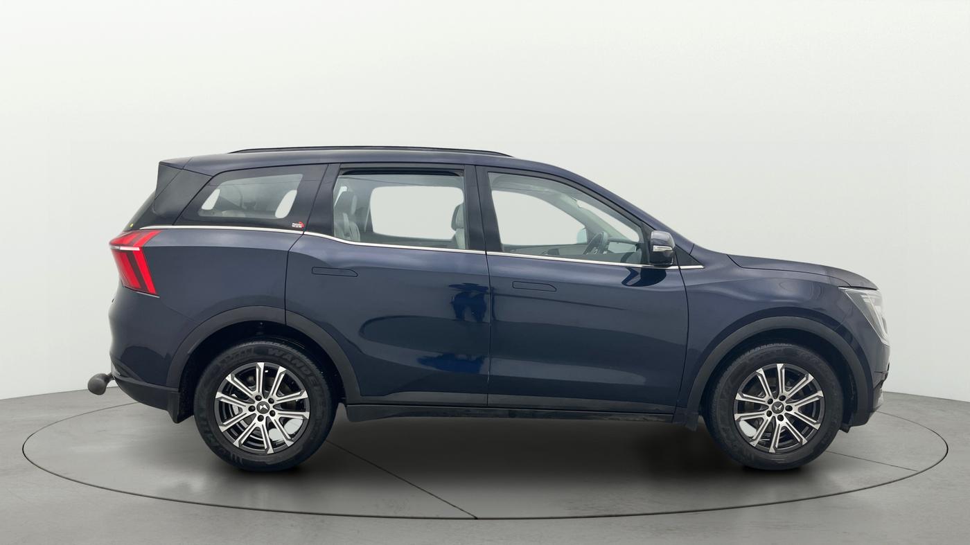 2022 Mahindra XUV700 AX 7 P AT 7 STR, Petrol, Automatic, 49,195 km, Right Side View