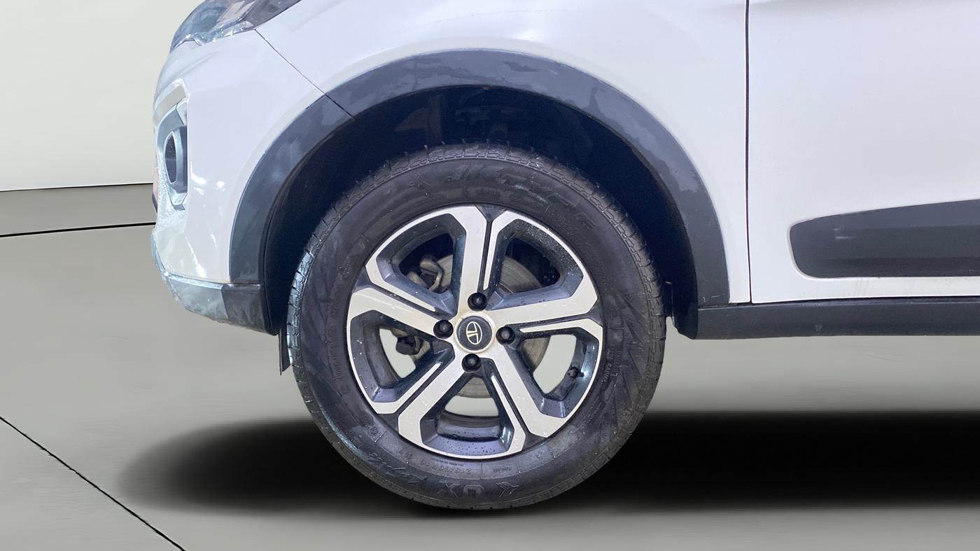 2022 Tata NEXON XZA PLUS (O) PETROL, Petrol, Automatic, 96,886 km, Left Front Wheel