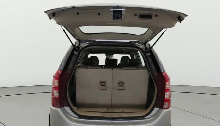 2016 Mahindra XUV500 W10, Diesel, Manual, 1,16,074 km, Boot Door Open