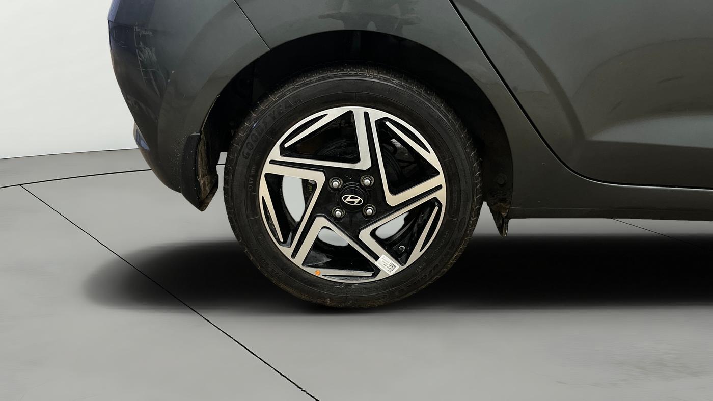 2025 Hyundai GRAND I10 NIOS ASTA AMT 1.2 KAPPA VTVT, Petrol, Automatic, 5,440 km, Right Rear Wheel